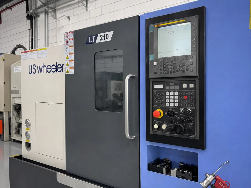 مخرطة CNC — لقطة تفصيلية